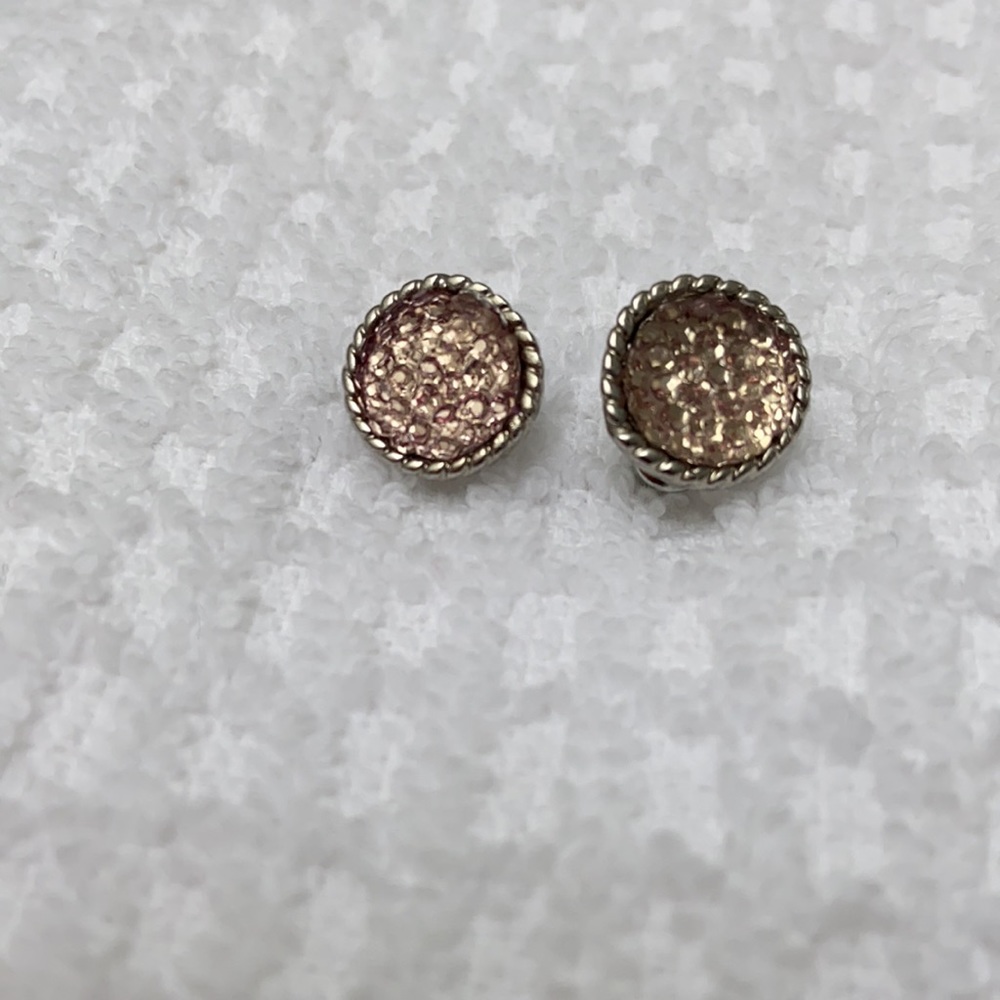 Lilac stud earrings